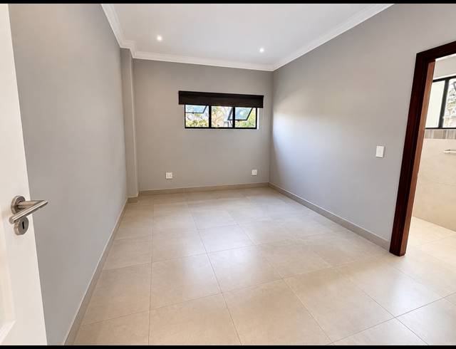 3 BEDROOM FREEHOLD TO LET IN SALT ROCK